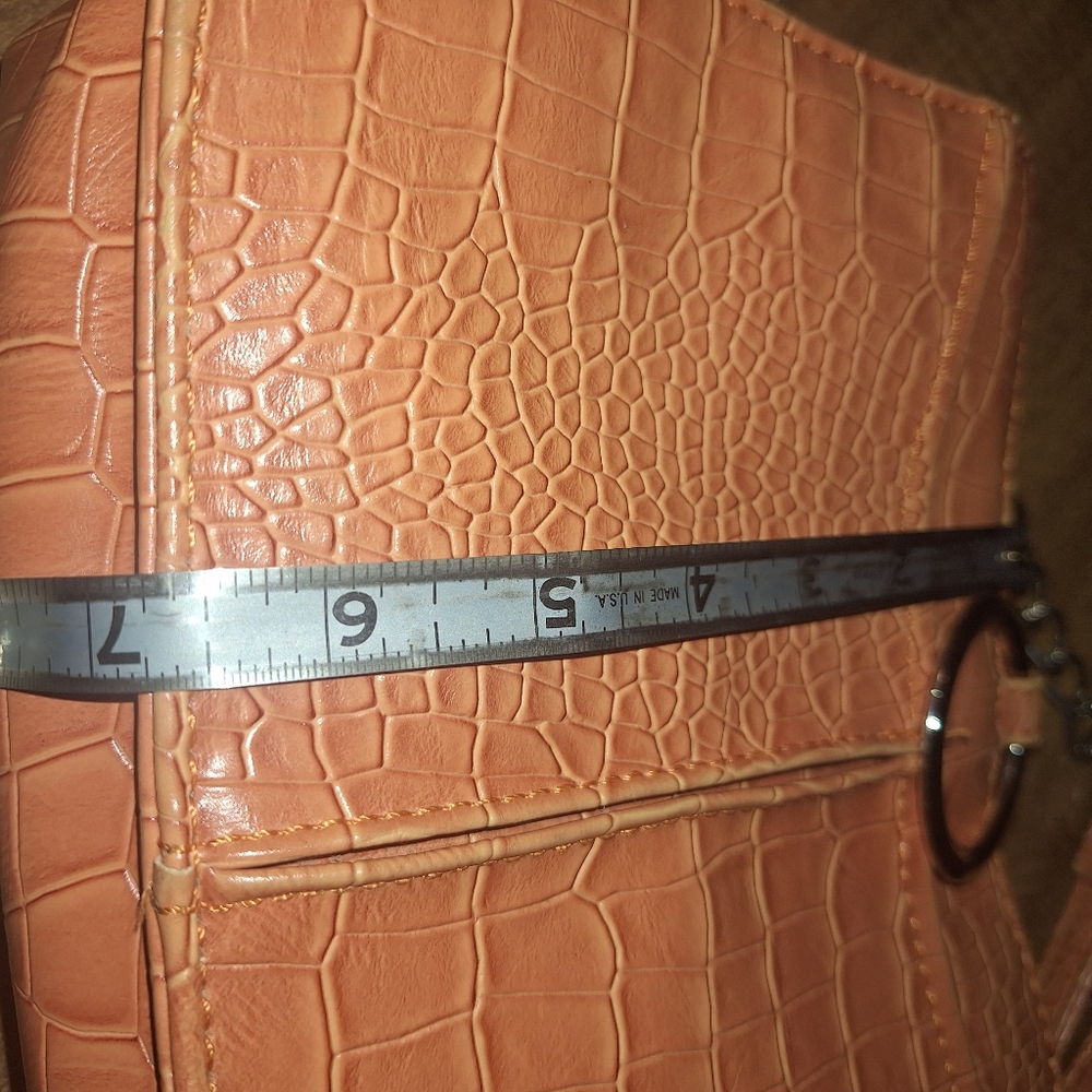 Chic Croc-Embossed Tan Crossbody Poochee Bag** - Picture 9 of 12